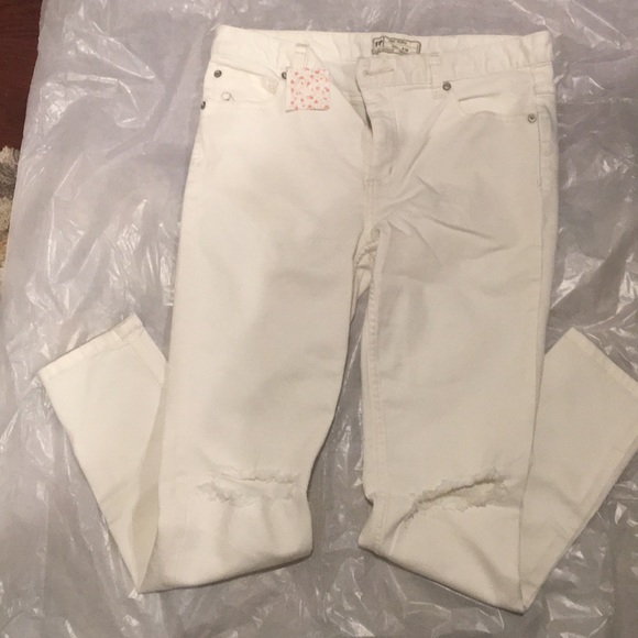 🎉HP🎉Free People Distressed Jeans - Picture 5 of 7